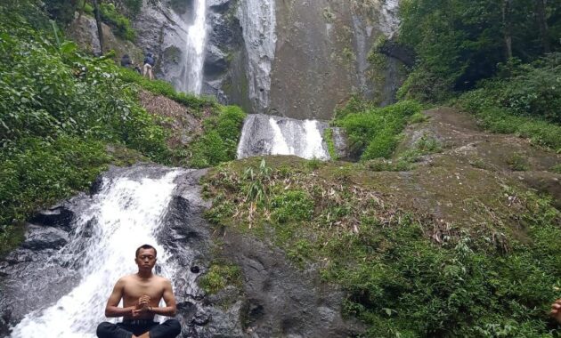air terjun dolo, Lokasi Dimana , Melalui Dua Rute, Lebih Baik Lewat, Menyusuri Anak Tangga , Harga Tiket Masuk 