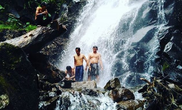 air terjun lawean penampihan di tulungagung, keindahan yang tersembunyi
