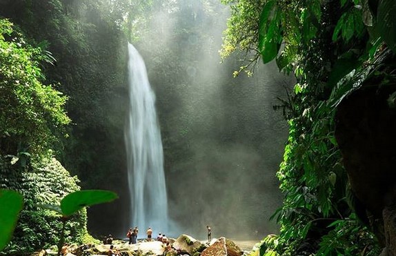 air terjun nungnung di bali, Coba Hal Baru, Keindahan Potensi, Rute Menuju Lokasi, Buka Jam Berapa, Harga Tiket Masuk