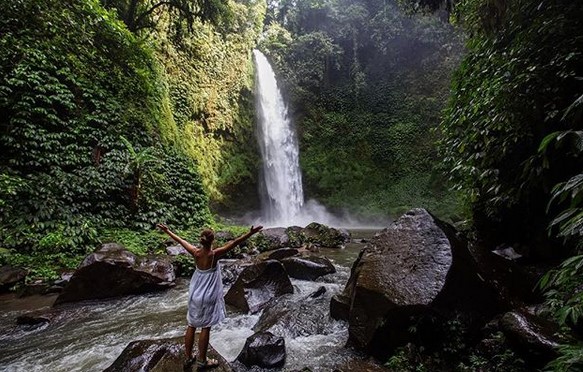 air terjun nungnung di bali, Coba Hal Baru, Keindahan Potensi, Rute Menuju Lokasi, Buka Jam Berapa, Harga Tiket Masuk