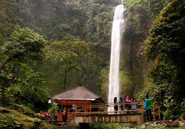 air terjun pelangi, curug cimahi, harga tiket air terjun pelangi, keindahan air terjun pelangi, keindahan curug cimahi, kuliner air terjun pelangi, lokasi air terjun pelangi, objek wisata air terjun pelangi, tempat wisata di cisarua, tempat wisata di lembang, air terjun pelangi lembang bandung nan indah dan mempesona