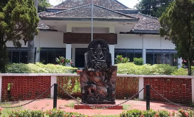 alamat museum airlangga