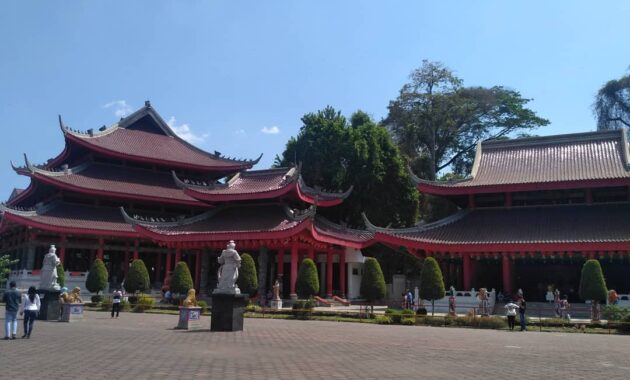 alasan kenapa klenteng sam po kong semarang wajib dikunjungi? simak ini, Harga Tiket Masuk, Buka Jam Berapa, Sekilas Sejarah, Keunikan Bangunan, Cara Menuju Lokasi