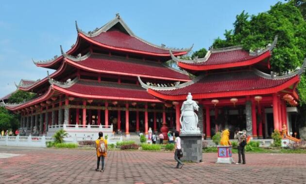 alasan kenapa klenteng sam po kong semarang wajib dikunjungi? simak ini, Harga Tiket Masuk, Buka Jam Berapa, Sekilas Sejarah, Keunikan Bangunan, Cara Menuju Lokasi