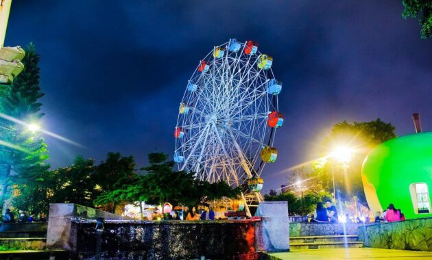 alun alun batu, bianglala di buka jam berapa?