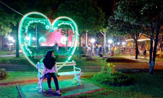 alun alun ngawi, central parknya jawa timur