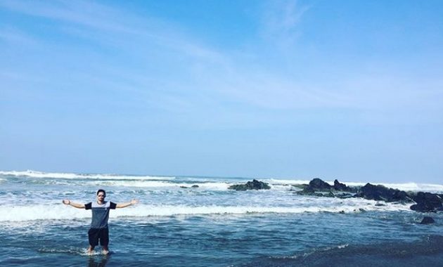 Apa Saja Fasilitas Area Wisata Pantai Jayanti di Cianjur dan Berapa Harga Tiket Masuknya?