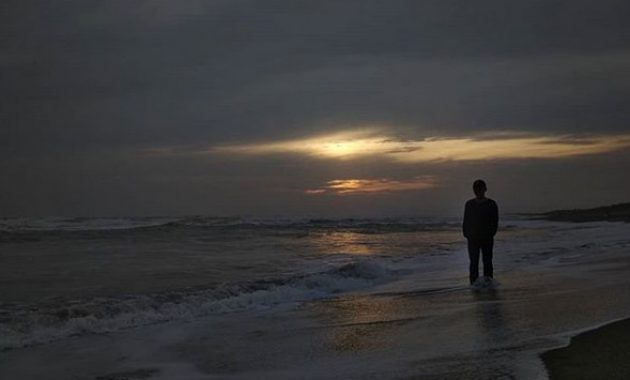 apa saja fasilitas area wisata pantai jayanti di cianjur dan berapa harga tiket masuknya?