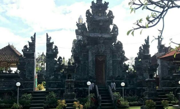 apa yang unik dari puja mandala?