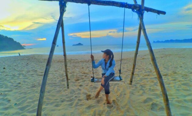 apakah sudah buka atau tutup wisata pantai sendiki malang dan bisakah dilewati mobil?