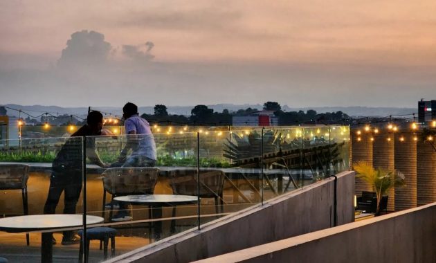 artotel semarang hotel bintang berapa? punya rooftop bar yang apik dan ini daftar harga kamarnya