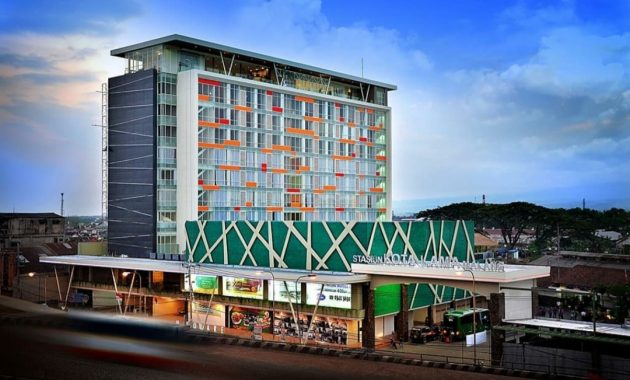 ascent premiere hotel malang, penginapan dengan rooftop bar yang keren mulai rp535.000 per malam