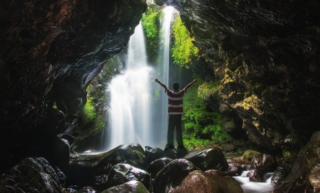 asyiknya bermain di curug lawang