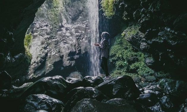 asyiknya bermain di curug lawang