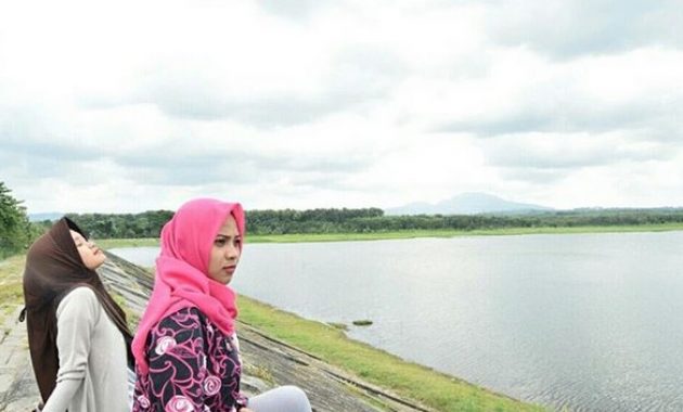 asyiknya mancing di waduk notopuro madiun