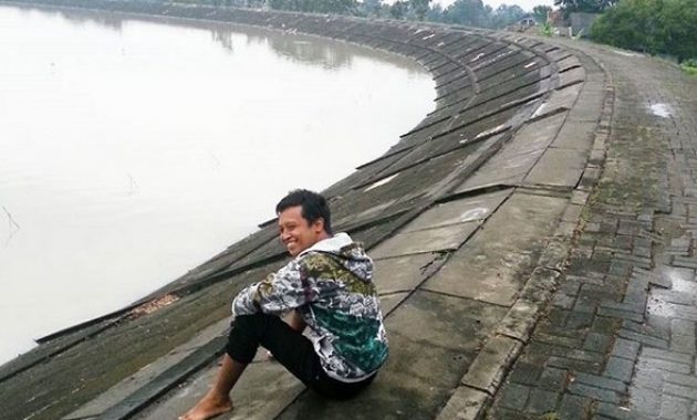 asyiknya mancing di waduk notopuro madiun