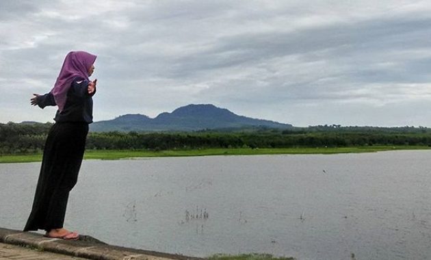asyiknya mancing di waduk notopuro madiun