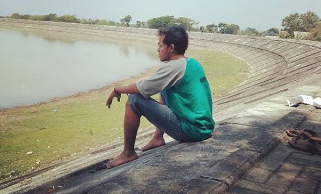 asyiknya mancing di waduk notopuro madiun
