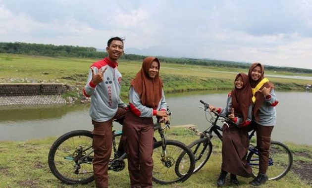 asyiknya mancing di waduk notopuro madiun