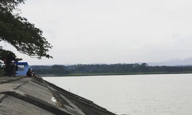 asyiknya mancing di waduk notopuro madiun