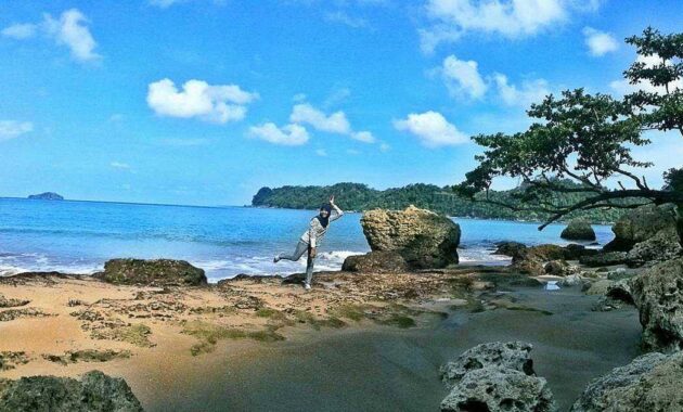 Bagaimana Akses Jalan Menuju Ke Pantai Tamban di Malang dan Berapa Harga Tiket Masuknya?