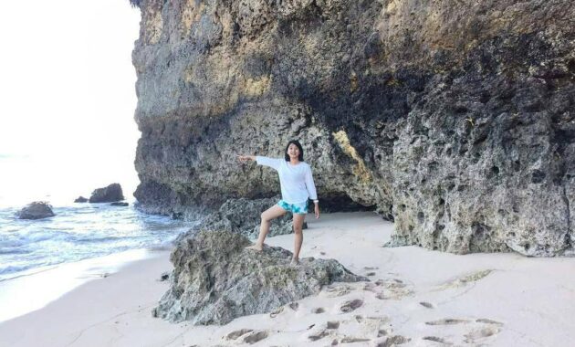 bagaimana akses jalan menuju lokasi pantai ngudel malang selatan dan berapa harga tiket masuknya?