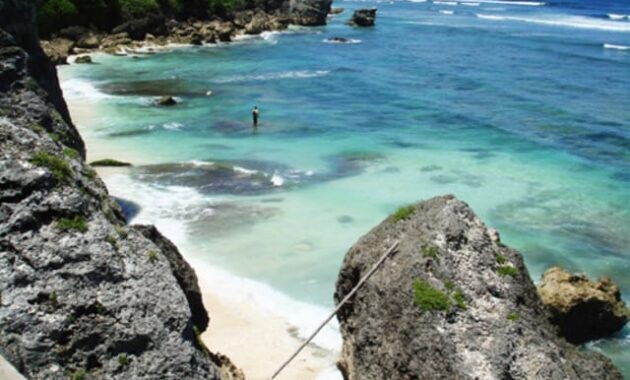 bagaimana akses jalan menuju lokasi wisata pantai nyang nyang bali, apakah boleh camping?