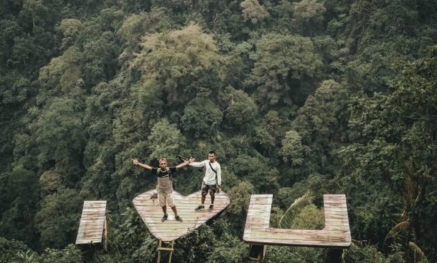 bak seperti kepingan surga, ini dia potret coban cinde malang, Harga Tiket Masuk, Jalan Menuju Lokasi, Fasilitas, Spot Foto Instagramable, Keistimewaan Coban Cinde