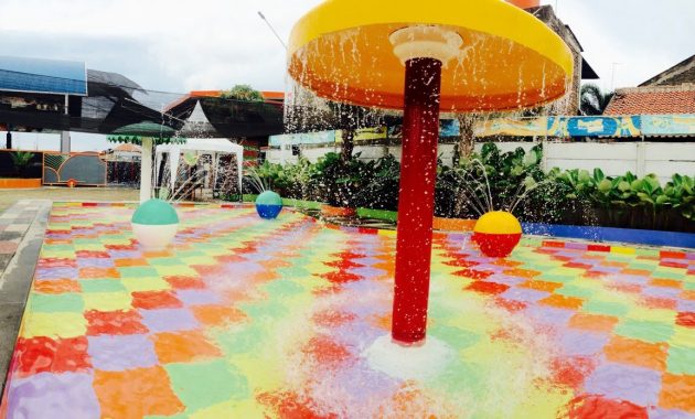 banyak wahana air di panghegar waterboom bandung