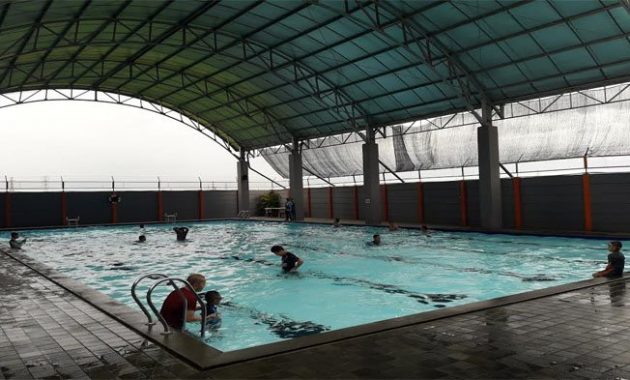 banyak wahana air di panghegar waterboom bandung