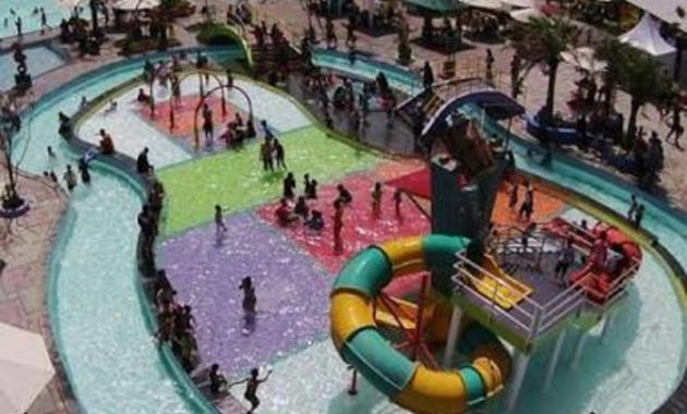 banyak wahana air di panghegar waterboom bandung