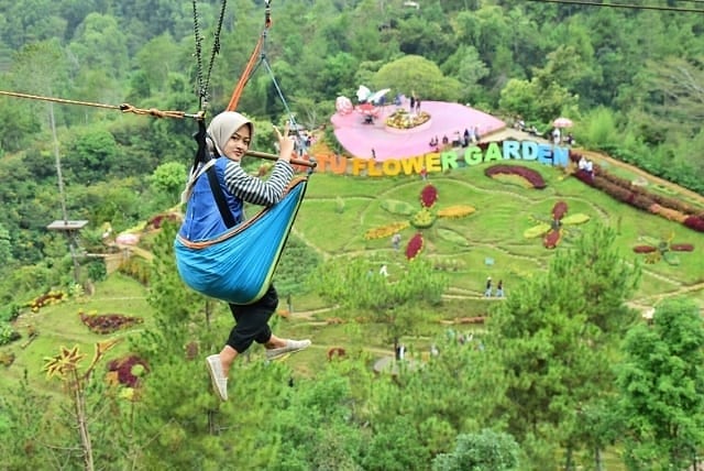 Batu Flower Garden, Wisata Buatan Yang Terletak di Dalam Kawasan Wana Wisata Coban Rais