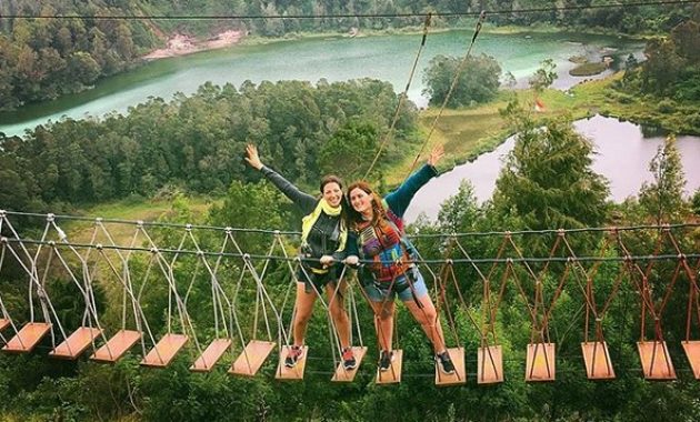 batu pandang ratapan angin wonosobo, tempat terbaik untuk menenangkan diri di dieng