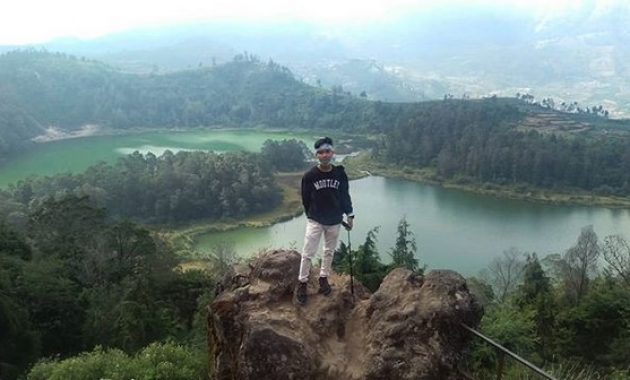 batu pandang ratapan angin wonosobo, tempat terbaik untuk menenangkan diri di dieng