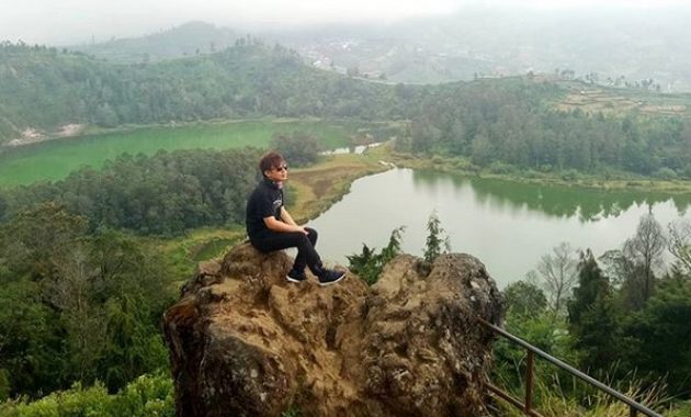 batu pandang ratapan angin wonosobo, tempat terbaik untuk menenangkan diri di dieng