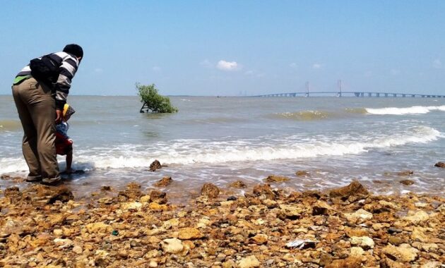 beberapa daftar lokasi pantai di sekitar wilayah bangkalan madura yang cantik dan keren