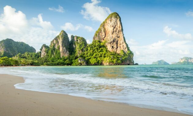 beberapa daftar objek wisata pantai di dunia yang terindah dan negara kita punya salah satunya!