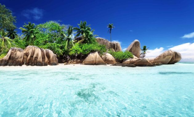beberapa daftar objek wisata pantai di dunia yang terindah dan negara kita punya salah satunya!