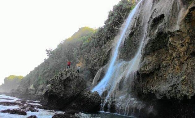 Beberapa Pantai Bagus di Blitar dan Mana Yang Bisa Dilewati Mobil Dengan Akses Jalan Mudah?