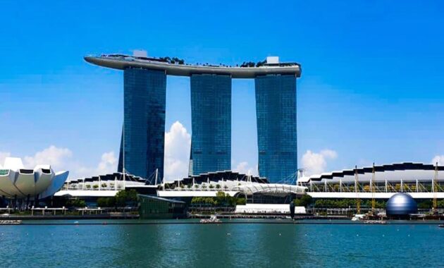 beberapa potret pemandangan singapura saat siang dan malam hari, negara termahal di dunia