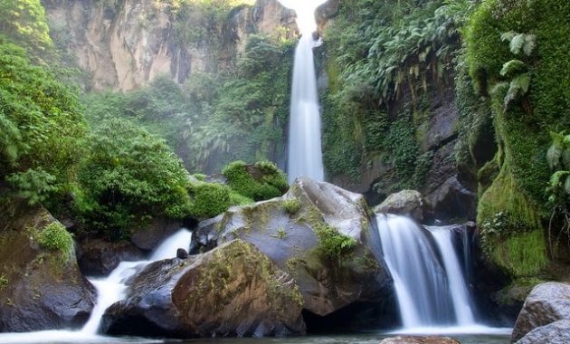 beberapa tempat wisata air terjun dengan pemandangan eksotis di sekitar kota batu jawa timur