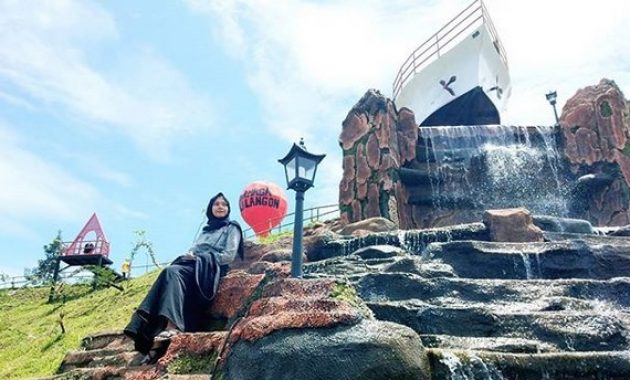 berfoto di kapal titanic yang terdampar, bukit palalangon park
