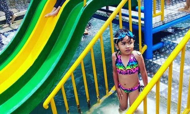 berfoto di kapal titanic yang terdampar, bukit palalangon park