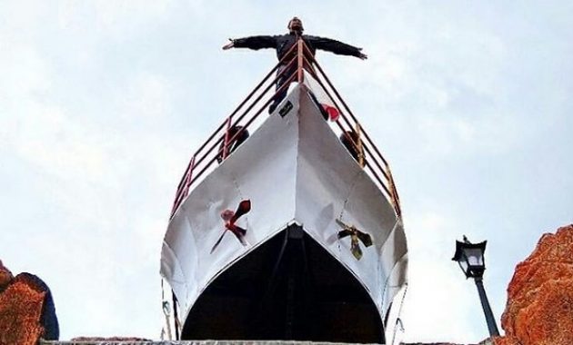 berfoto di kapal titanic yang terdampar, bukit palalangon park