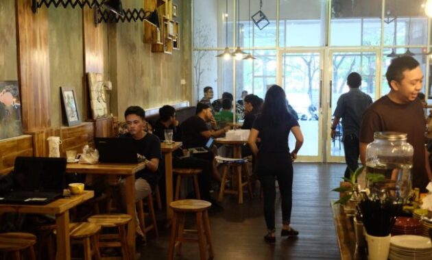 bosen ngafe di tempat mainstream? nih 6 referensi cafe unik daerah banjarmasin, wajib kalian kunjungi!
