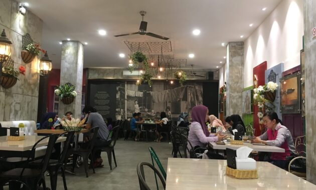bosen ngafe di tempat mainstream? nih 6 referensi cafe unik daerah banjarmasin, wajib kalian kunjungi!