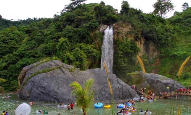 buat liburan sekeluarga, cocok banget nih curug bidadari