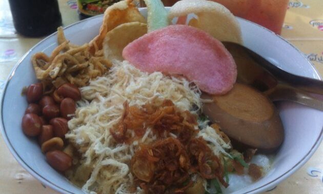 bubur ayam paling maknyus di semarang, jangan sampai kelewatan lho!