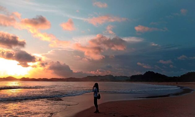 buka jam berapa lokasi wisata pantai ungapan di kabupaten malang dan harga tiket masuknya?, Dua Puluh Pantai, Rute Menuju Pantai , Pesona Keindahan , Harga Tiket Masuk , Fasilitas Yang Ada