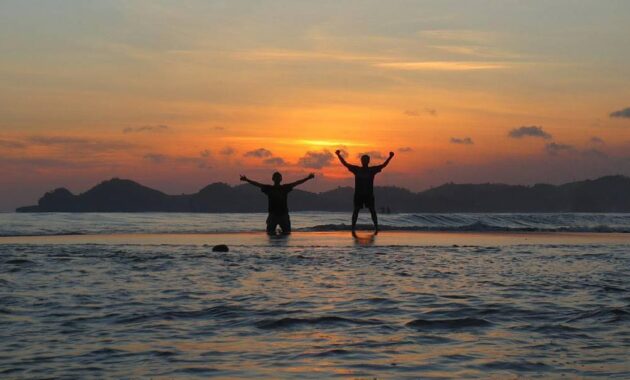 buka jam berapa lokasi wisata pantai ungapan di kabupaten malang dan harga tiket masuknya?, Dua Puluh Pantai, Rute Menuju Pantai , Pesona Keindahan , Harga Tiket Masuk , Fasilitas Yang Ada